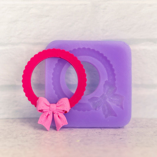 Scalloped Circle Silicone Mold with Bow 2